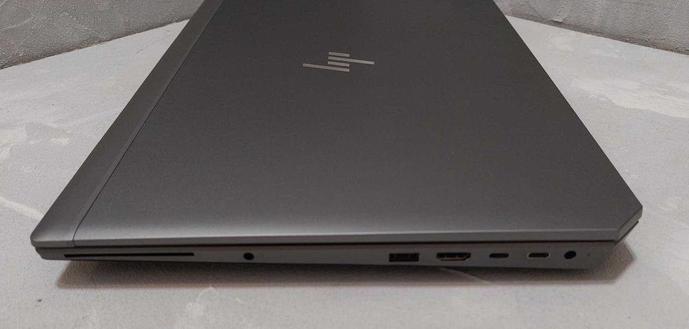 HP Zbook 15 G6 | i7-9850H | 32 GB RAM | 512 SSD | Quadro - 4GB | 15.6"