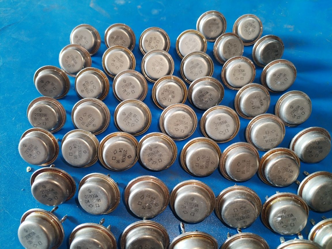 Продам. Транзисторы 2т809а .