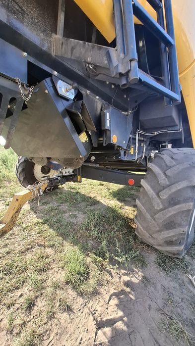 Комбайн New Holland CХ 6.90 зі жниваркою New Holland та візком 2019рік