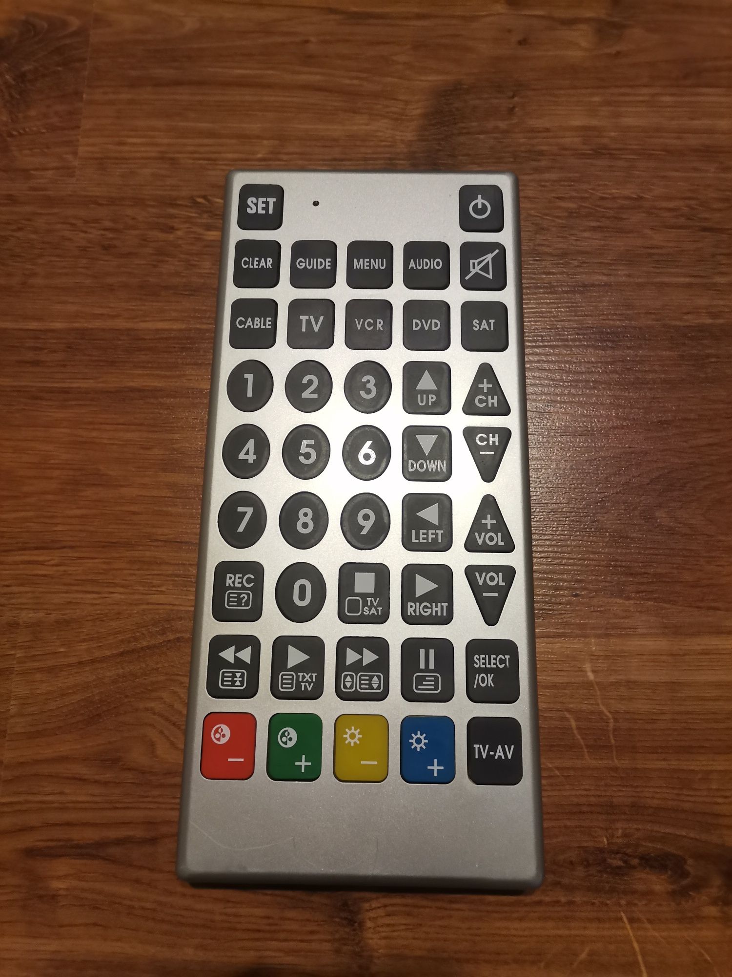 Uniwersalny pilot XXL