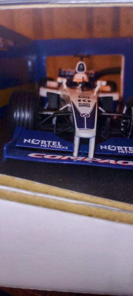 Model Hot Wheels Williams F1 FW22 Jenson Button skala 1 18