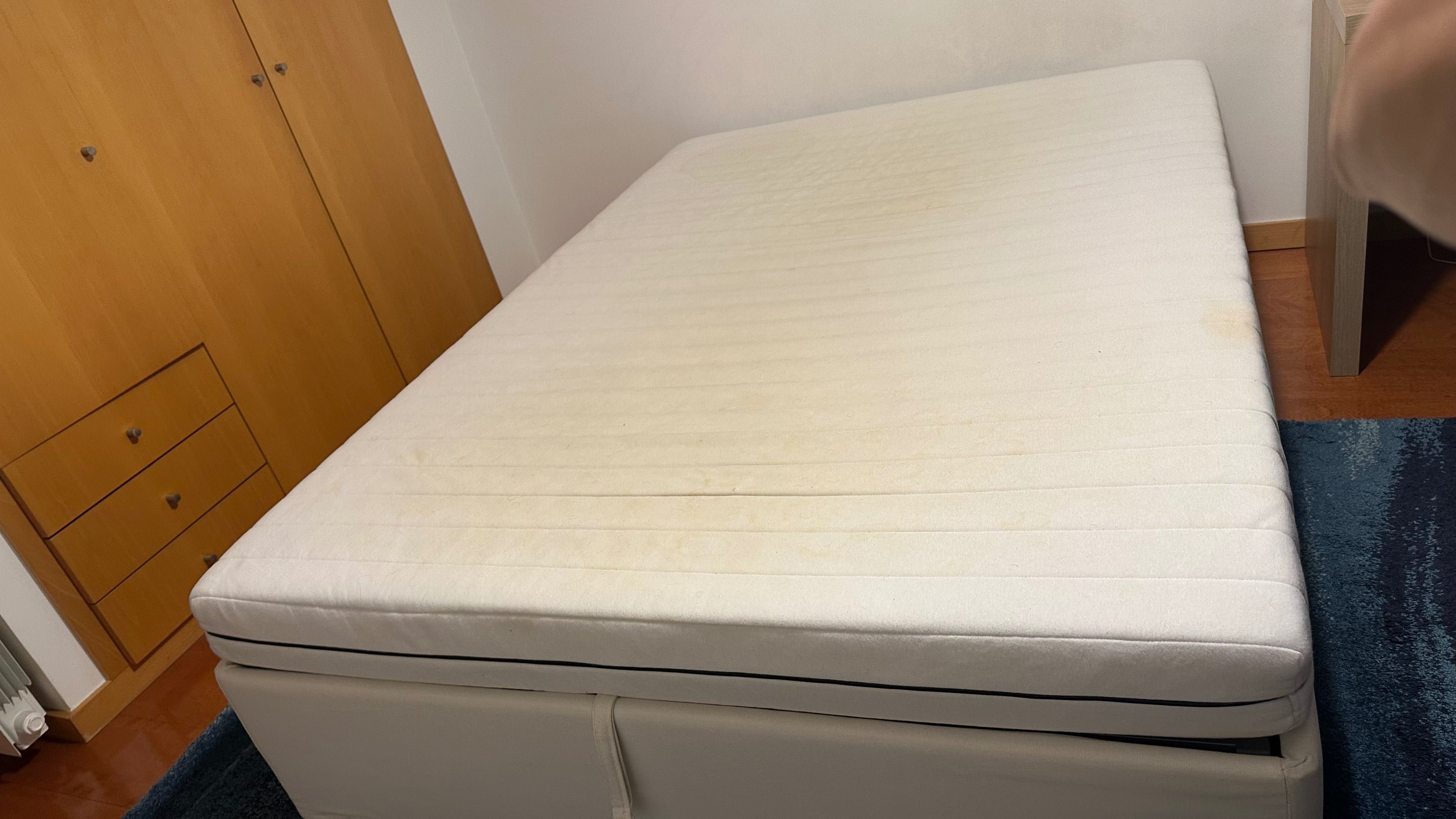 Cama sommier com estrado e arrumação + colchão