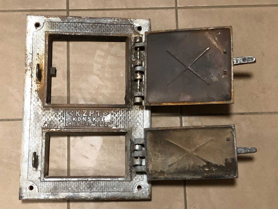 Stare drzwiczki do sauny, wędzarni.(3)