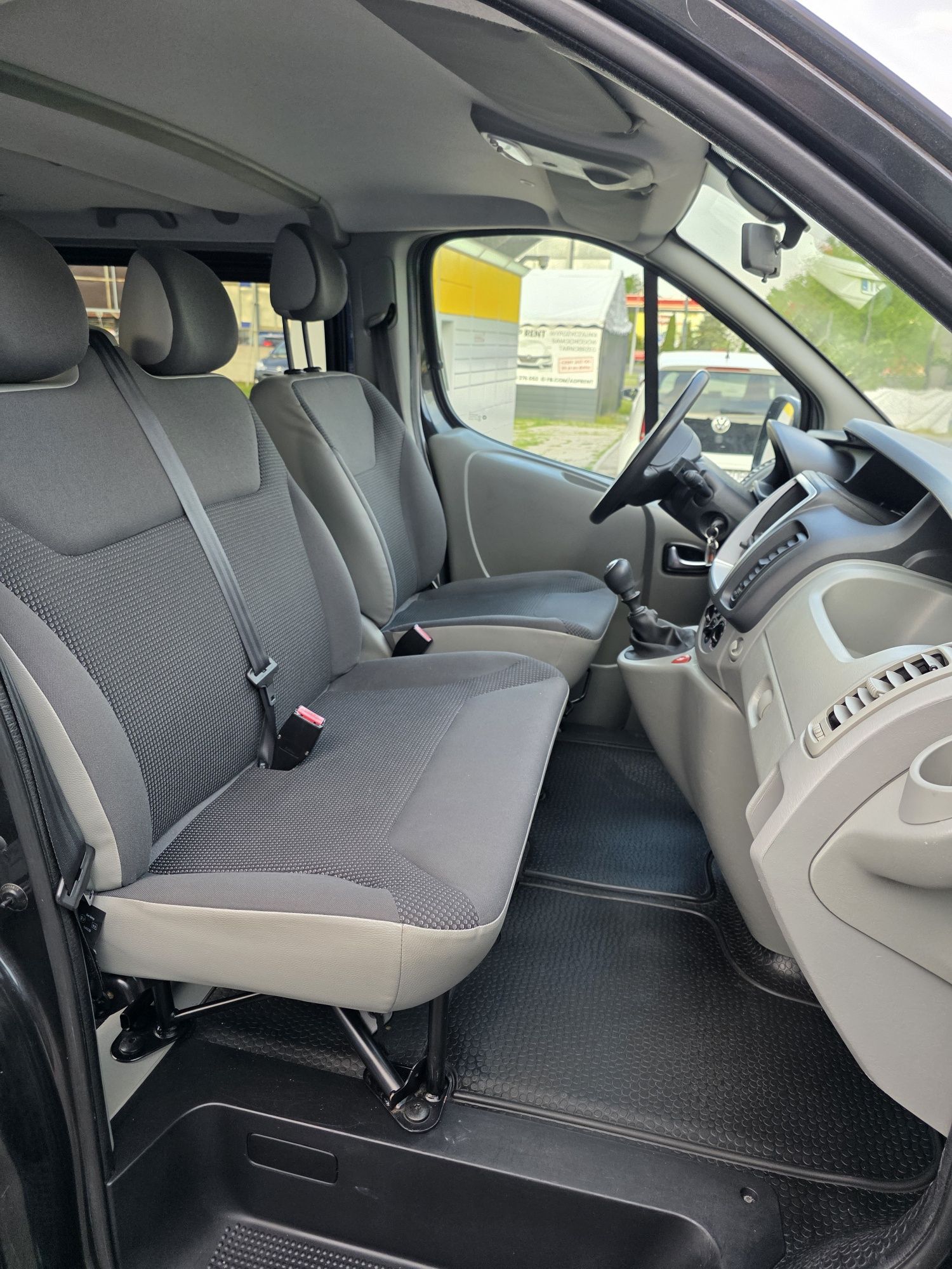 ADP-RENT Tarnobrzeg wynajem busa 9 osobowego
