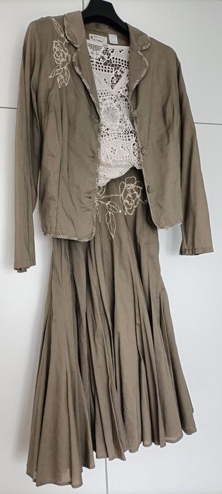 Conjunto casaco e saia