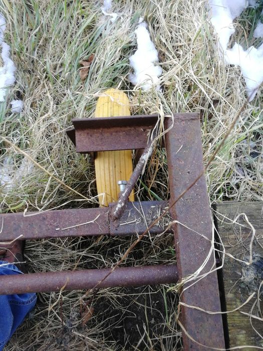 Maszyna do rozkładania i hydrauliczna do zwijania agrowłókniny folii