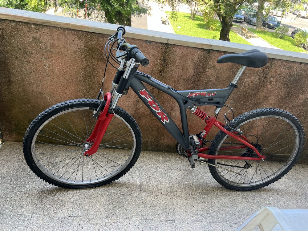 Vendo bicicleta no estado em que se encontra