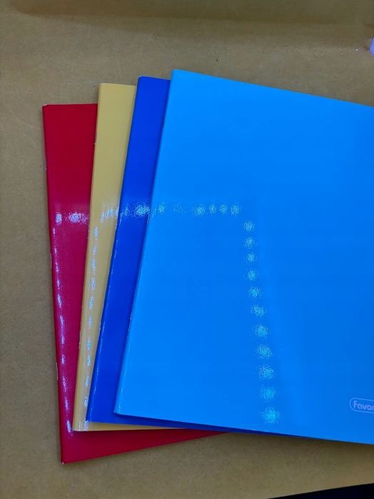 favorit 4 zeszyty a4, jednokolorowa okładka,