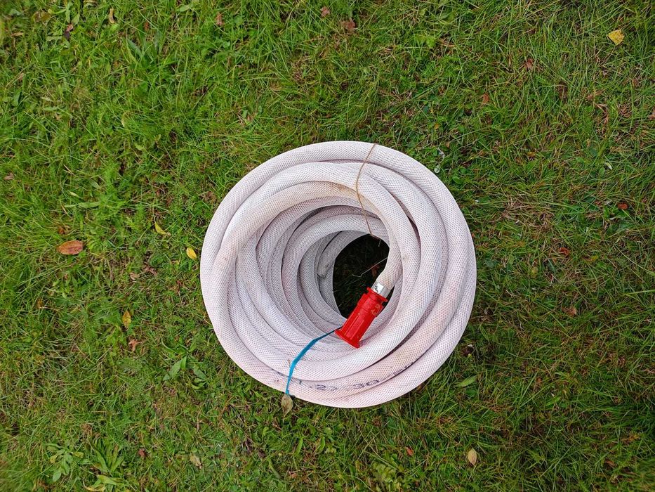 Wąż strażacki półsztywny z prądownicą - 28,70 mb.