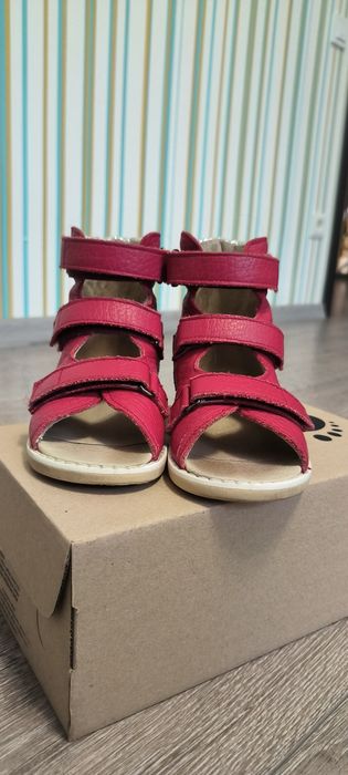 Продам шкіряні ортопедичні босоніжки