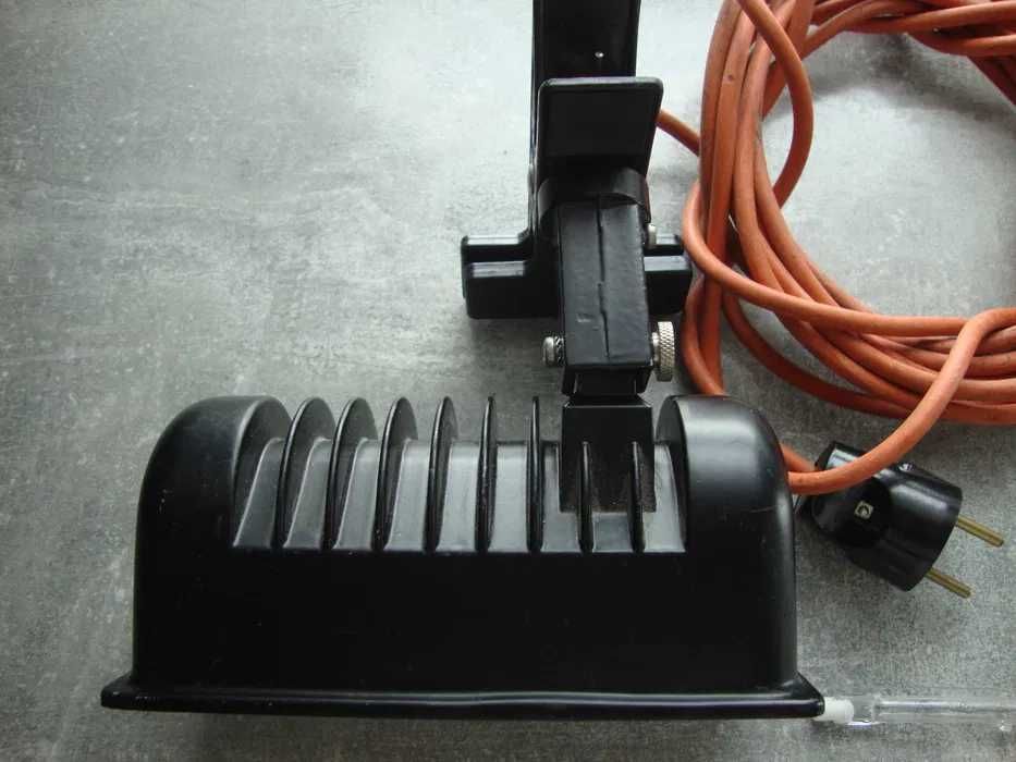 Lampa reflektor wyłącznik nożny montaż łapa 3 x żarnik 100 W