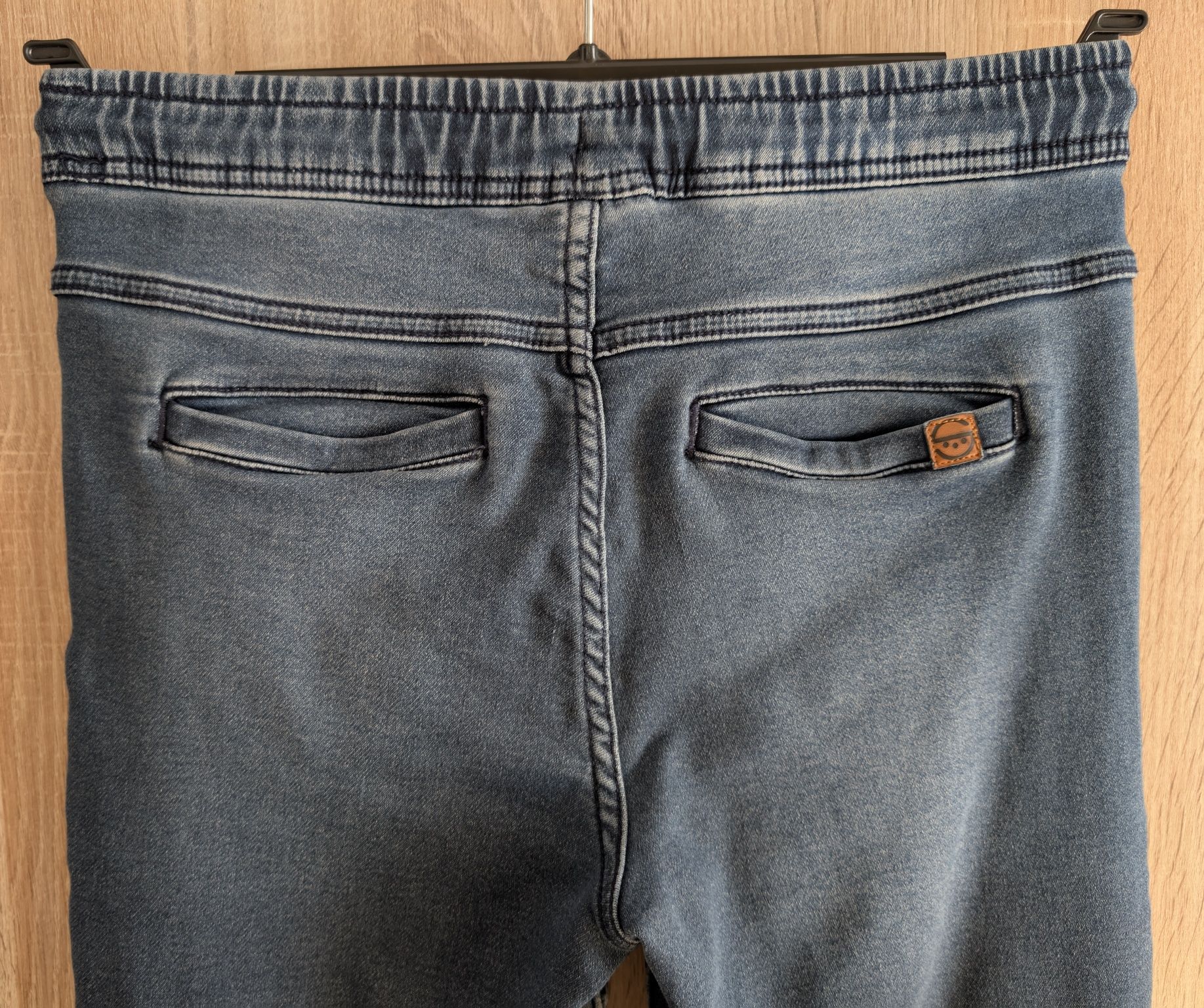 Jogger spodnie jeans firmy Cool Club
