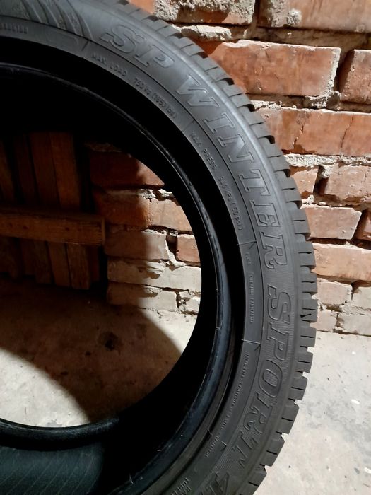 Opony zimowe Dunlop 225/50/17.