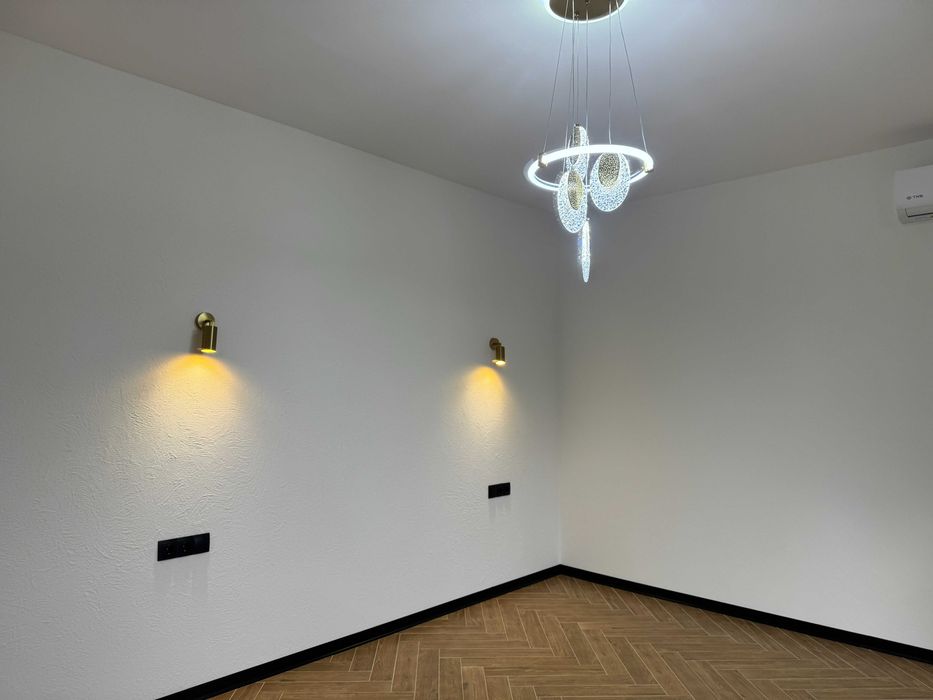 Котедж з сучасним ремонтом у курортному Ворзелі! Мінімальне оформлення