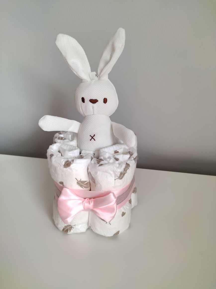 Tort torcik z pampersów prezent baby shower narodziny chrzest