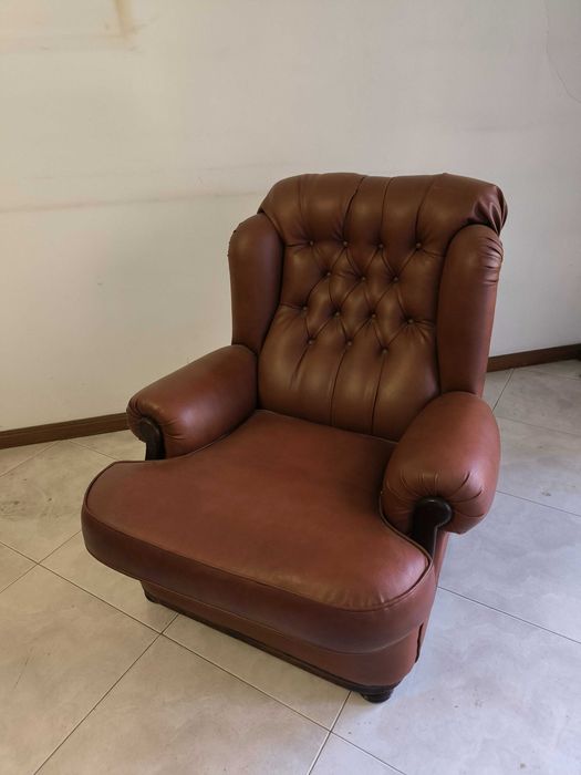 Conjunto de sofás em pele