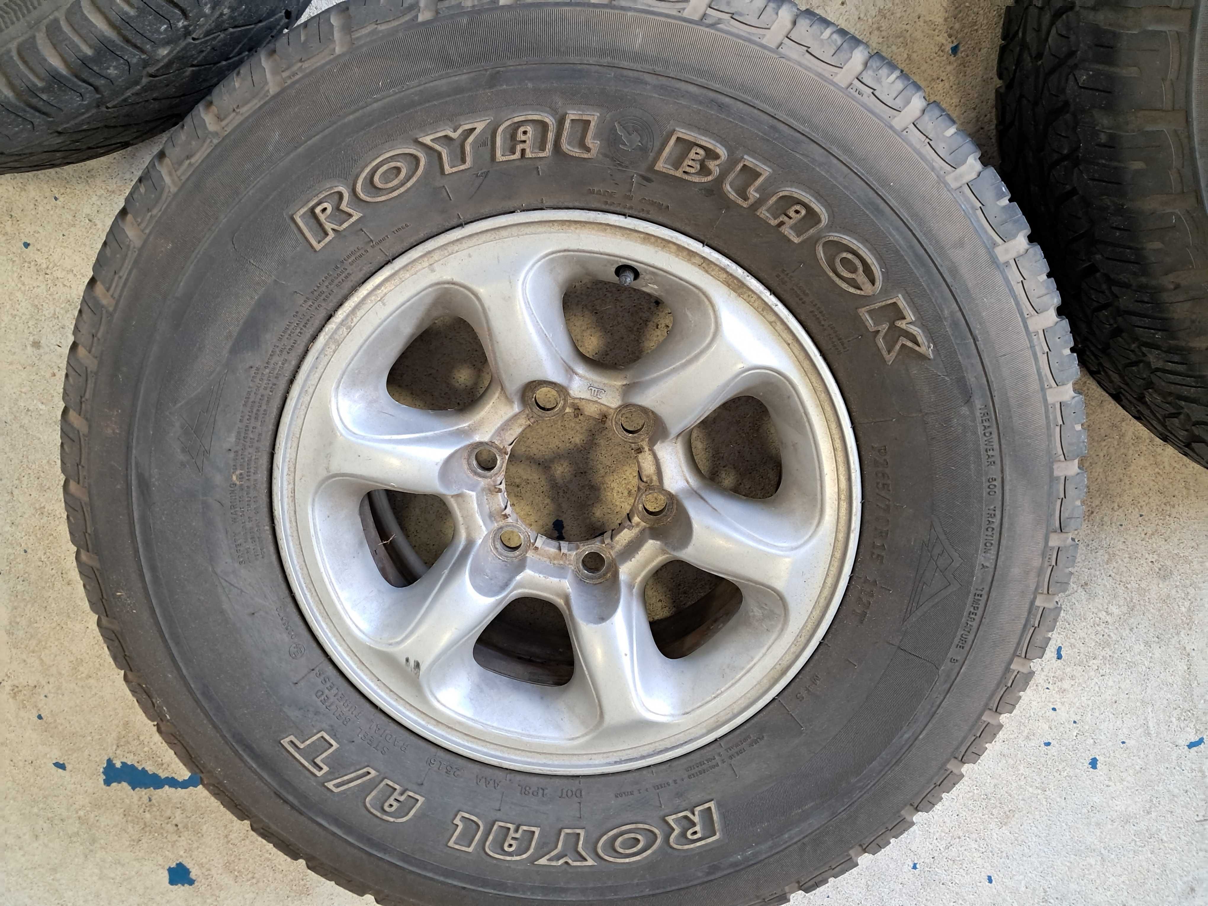 4 jantes furacao japonesa com pneus 265 70 R15