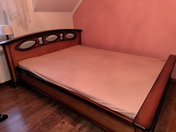 Łóżko drewniane do sypialni