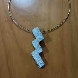 6 colares metálicos vintage/bijuteria *