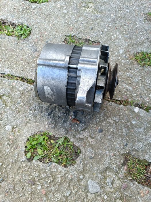 Alternator do Ursus C 360 3P, Iveco 14V  45A Magneti Marelli.