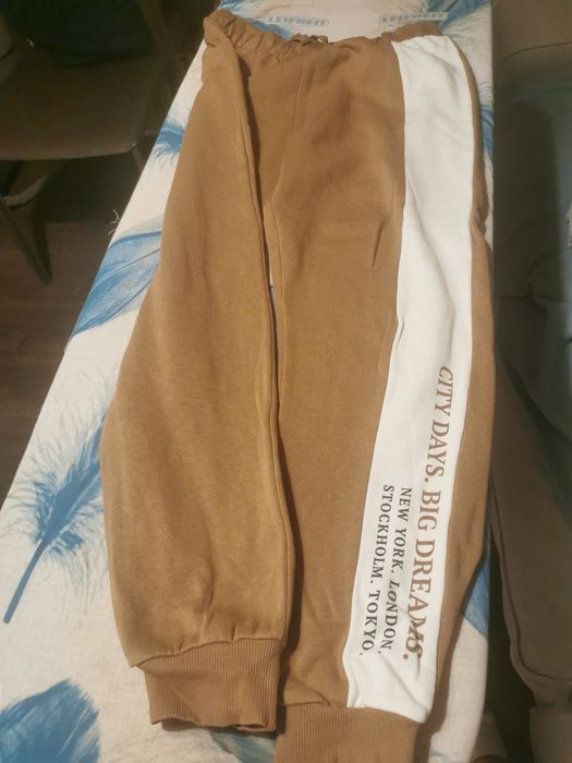 Spodnie dresowe karmelowe H&M rozm. 140cm