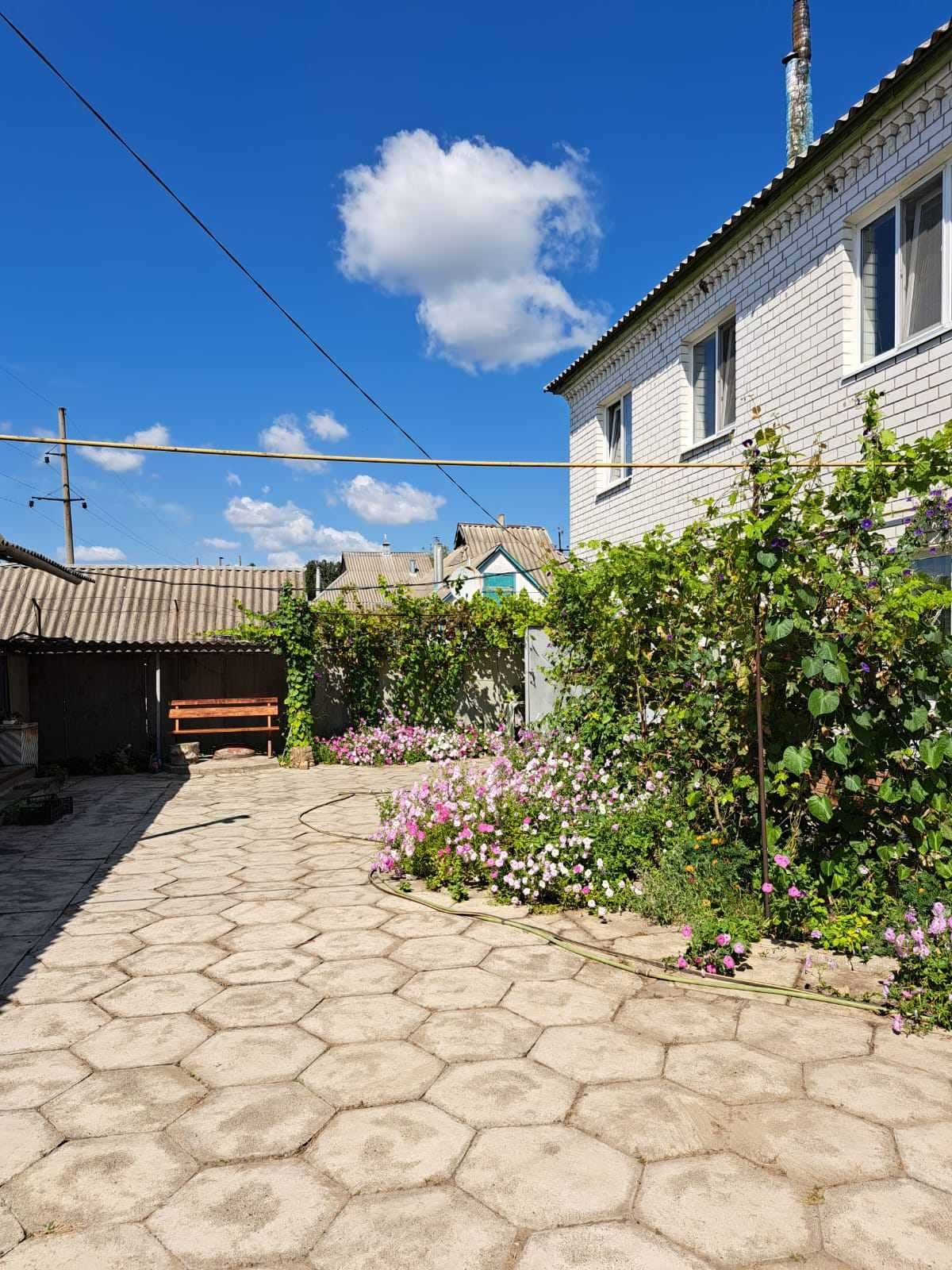 Продам гарний будинок, с. Андріївка, 12 соток, 60 км від Харкова.