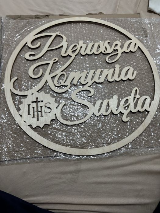 Obrecz drewniana z toperem na tort Pierwsza komunia swieta