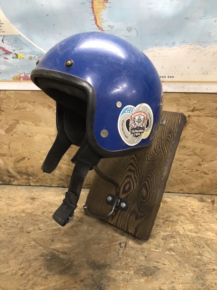 Вешалка для шлема