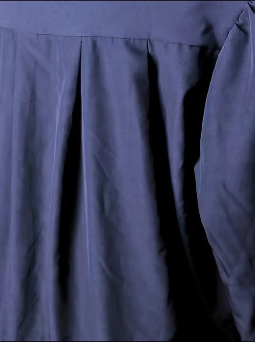 Мантія випускника з  шапочкою конфедератка чорна та синя