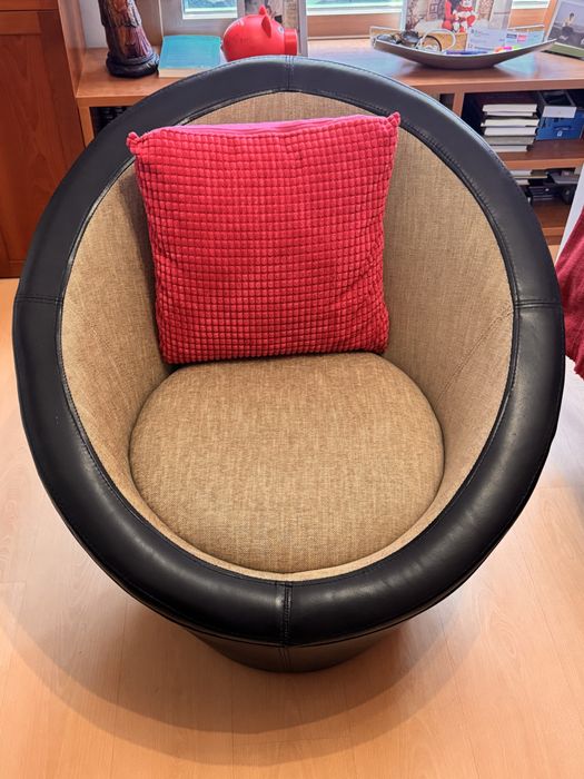 Sofa individual, como novo, perfeito para sala, quarto ou escritorio..