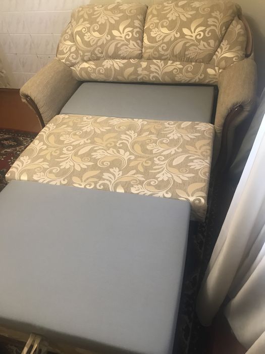 Розкладний диван.