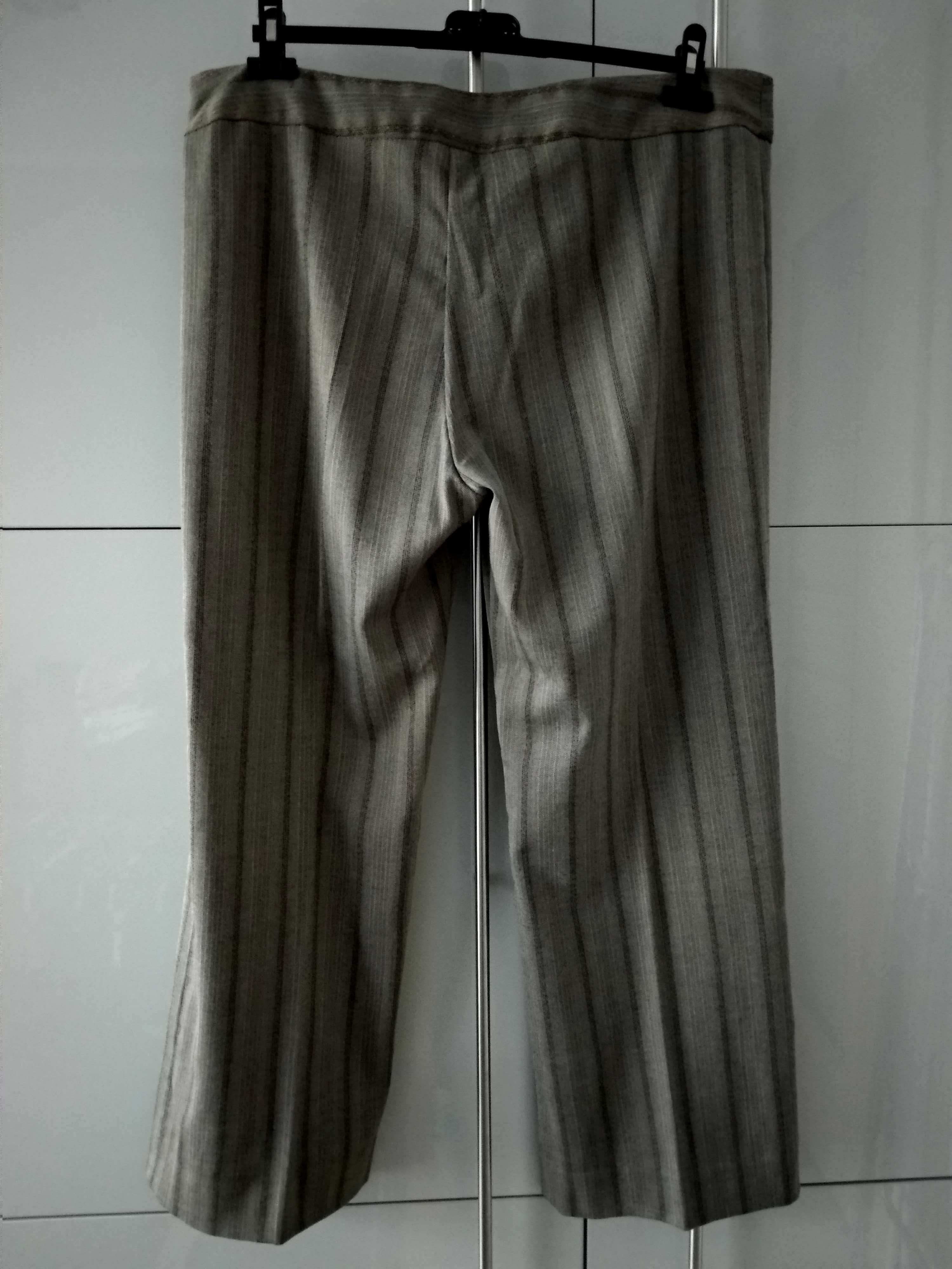 Spodnie materiałowe, szare w pasy, rozmiar 50, pas 100 cm.