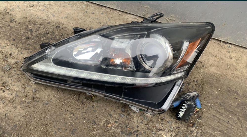 Левая фара Lexus Is темная фара левая на Лексус Ис  оригинал ксенон