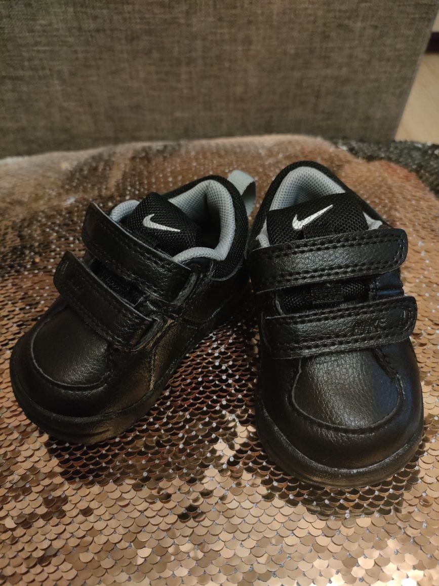 NOWE Buty skóra niemowlę/ adidasy czarne na rzepy; Nike, r.17 (8cm)