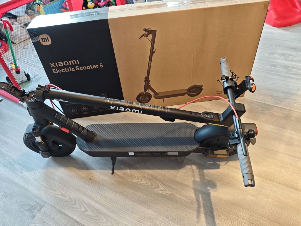 Trotinete Xiaomi Electric Scooter 5 — como nova, com garantia