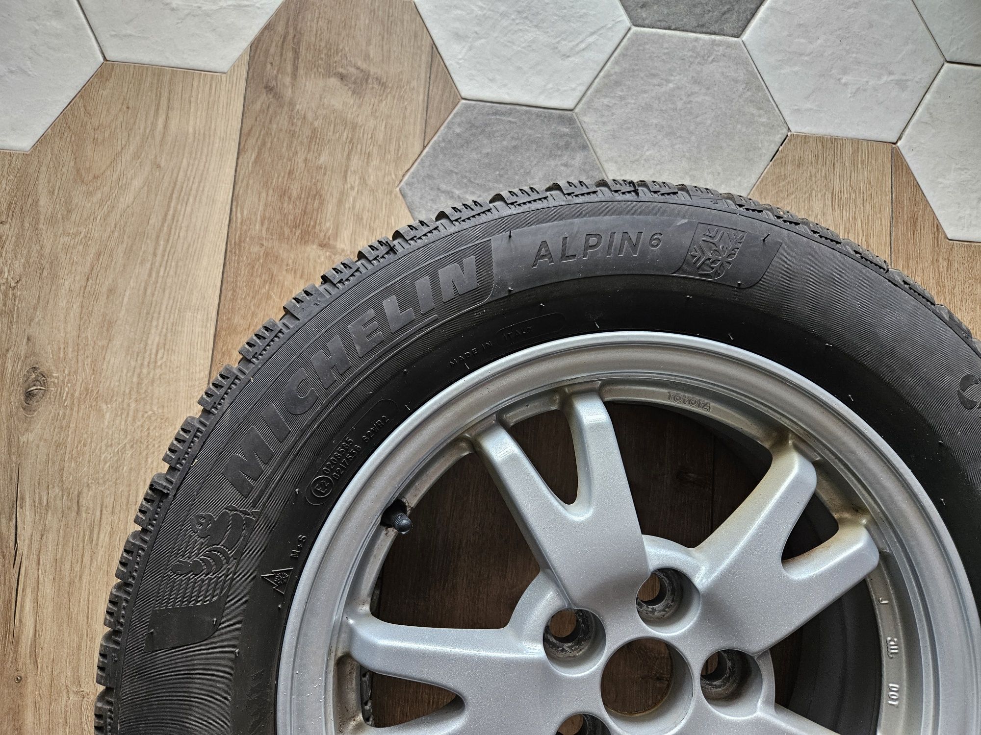 Alufelgi Felgi Toyota Prius  15" Opony Michelin Alpin ET45 5x100