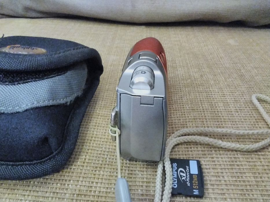 Máquina fotográfica digital impecável