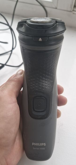 Продам електро бритву Philips.