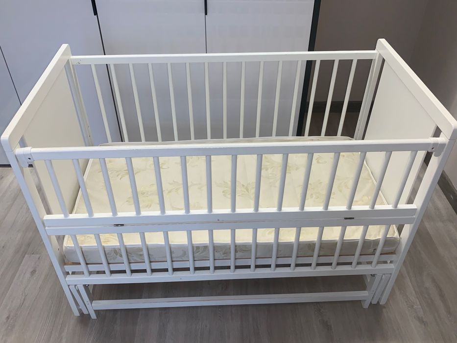 Дитяче ліжечко «Верес» з маятником та матрасом двостороннім