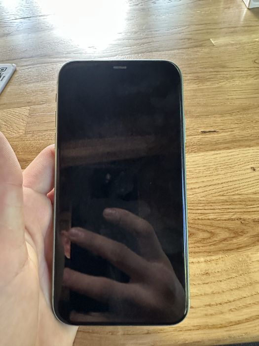 Продам айфон 11 на 64гб