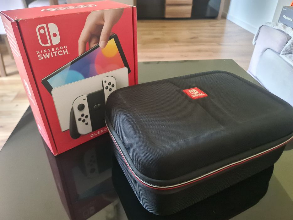 Nintendo Switch OLED + dodatki + gry