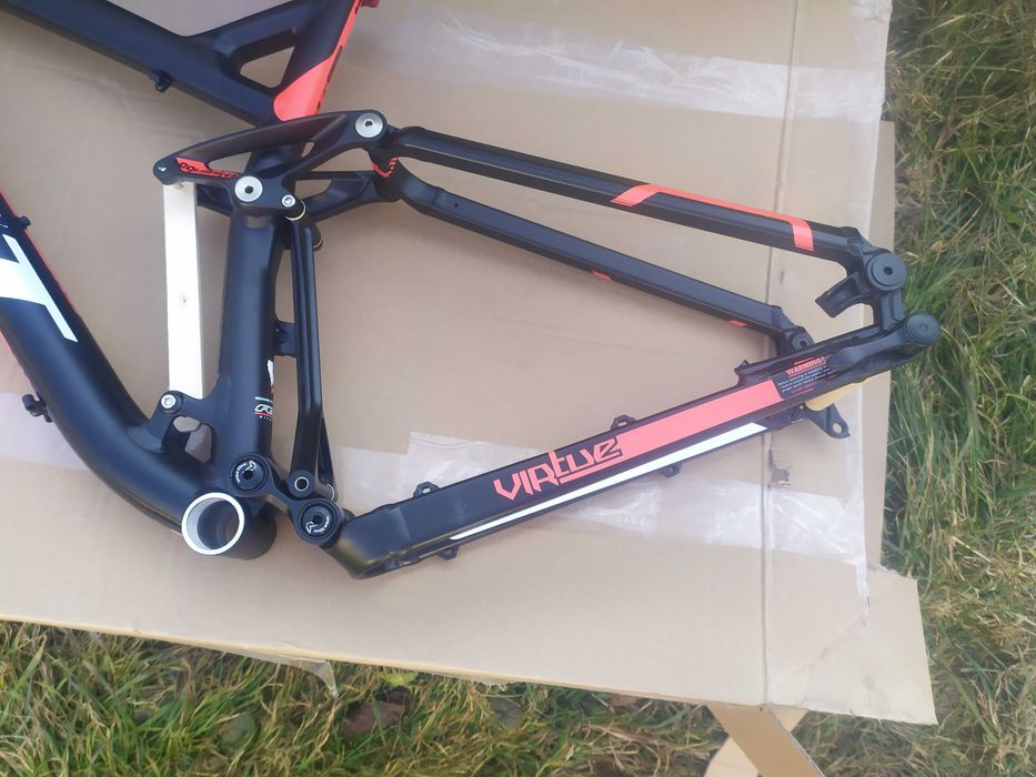 Felt  Virtue 60 29" rama Alu Hydroform FullSuspension  NOWA  Roz.18''
