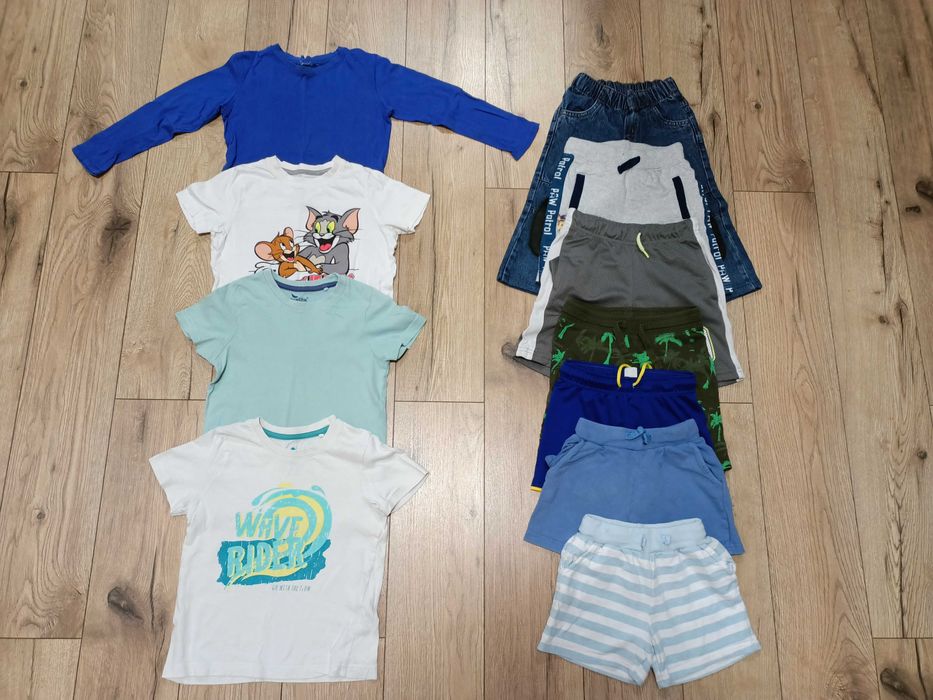 Paka ubrań dla chłopczyka rozmiarem 98/104