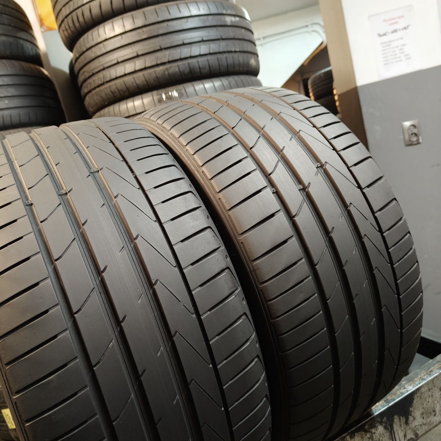 255/35/19 XL Sprzedam parę opon letnich Hankook