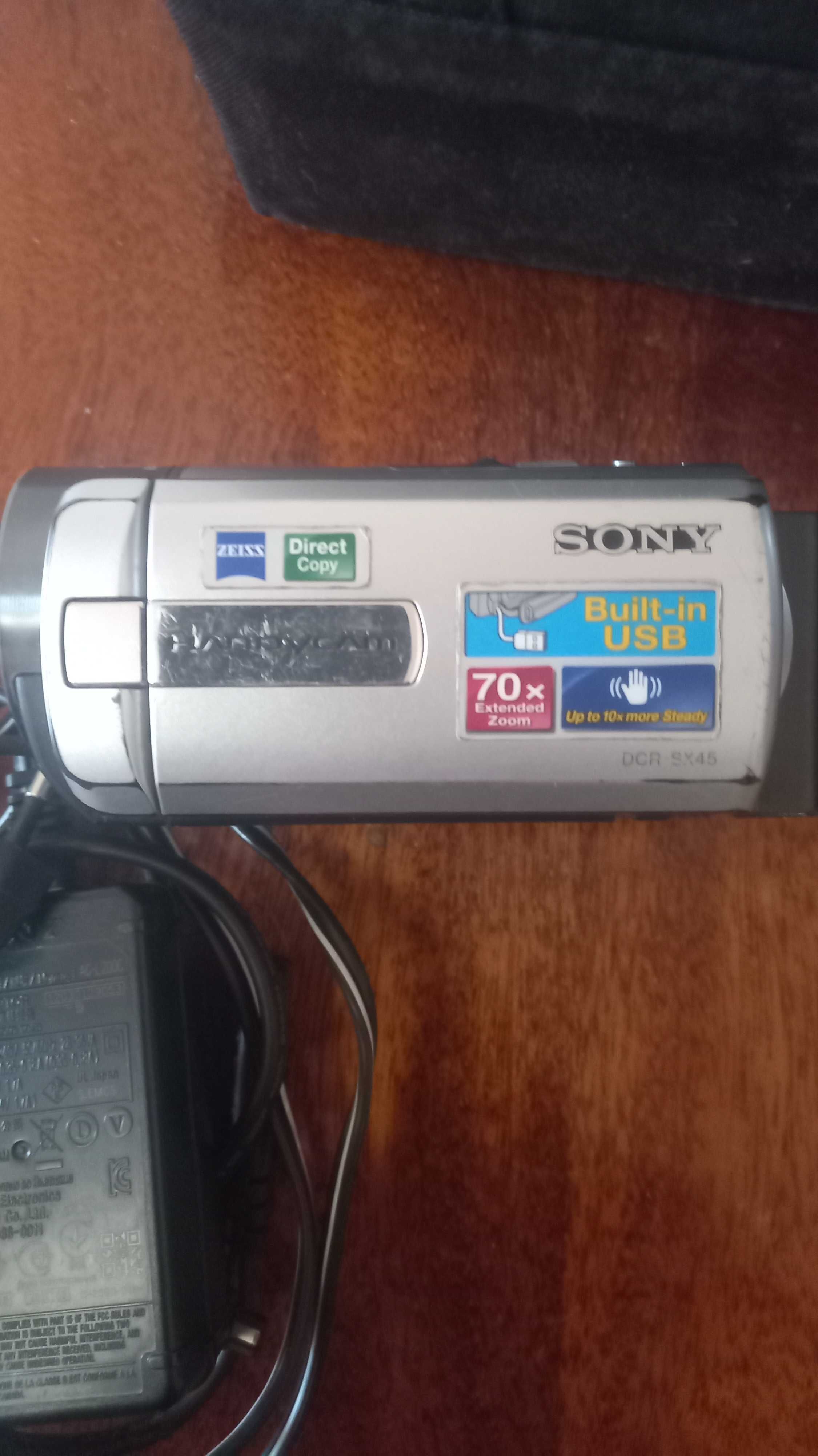 Цифровая - МИНИ -Видеокамера Sony DCR-SX45E + сумка+ карта памяти.