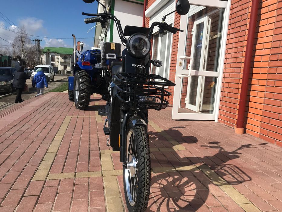 Електроскутер електровелосипед  fads