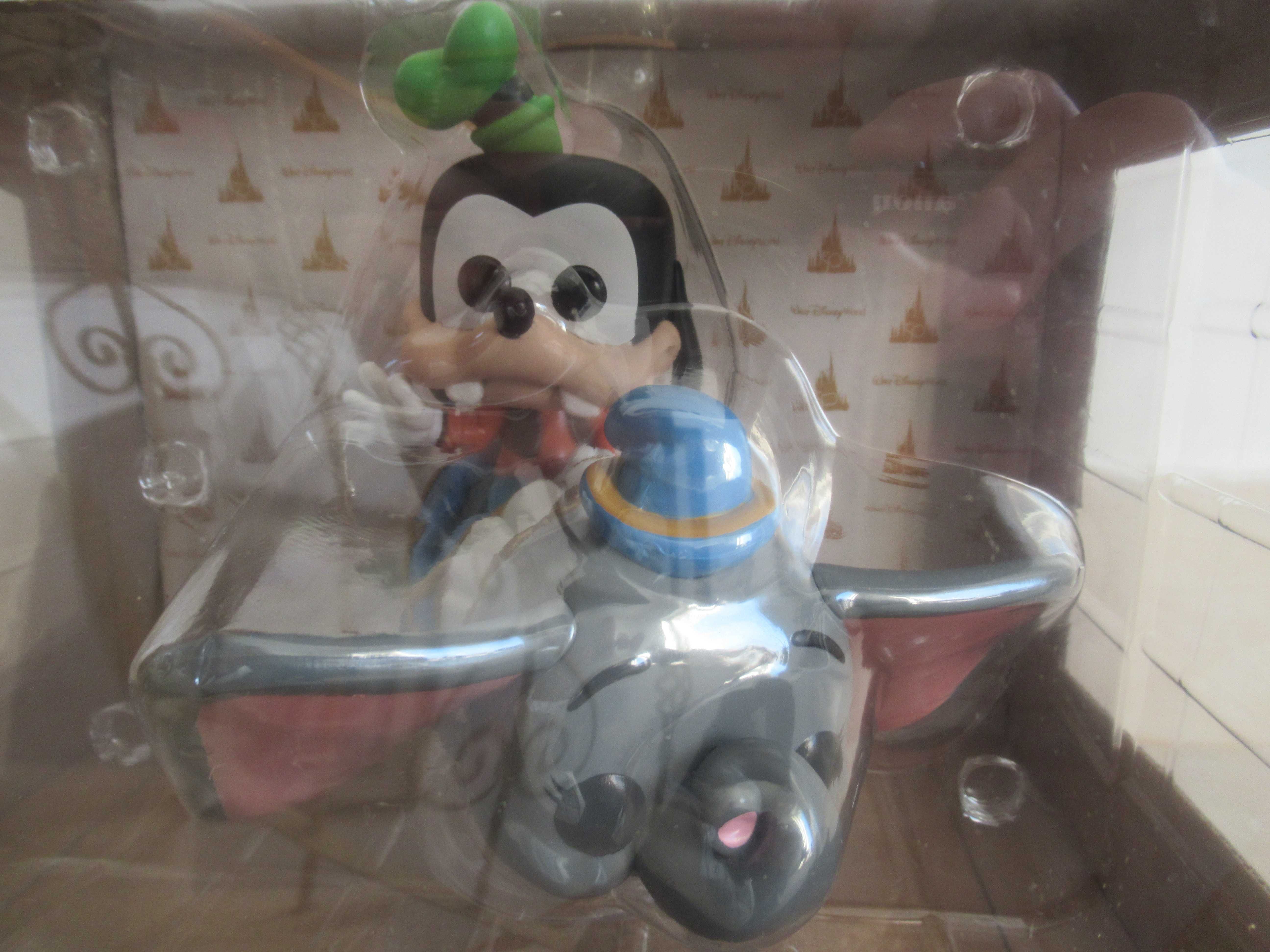 Funko Pop Goofy at the dumbo the flying elephant attraction - Disney