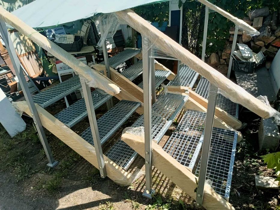 schodki do domku  holenderskiego, przyczepy cmapingowej, tarasu.