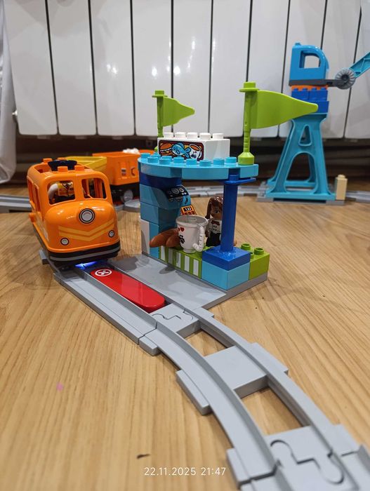 LEGO Duplo Town Вантажний поїзд з інерційним двигуном