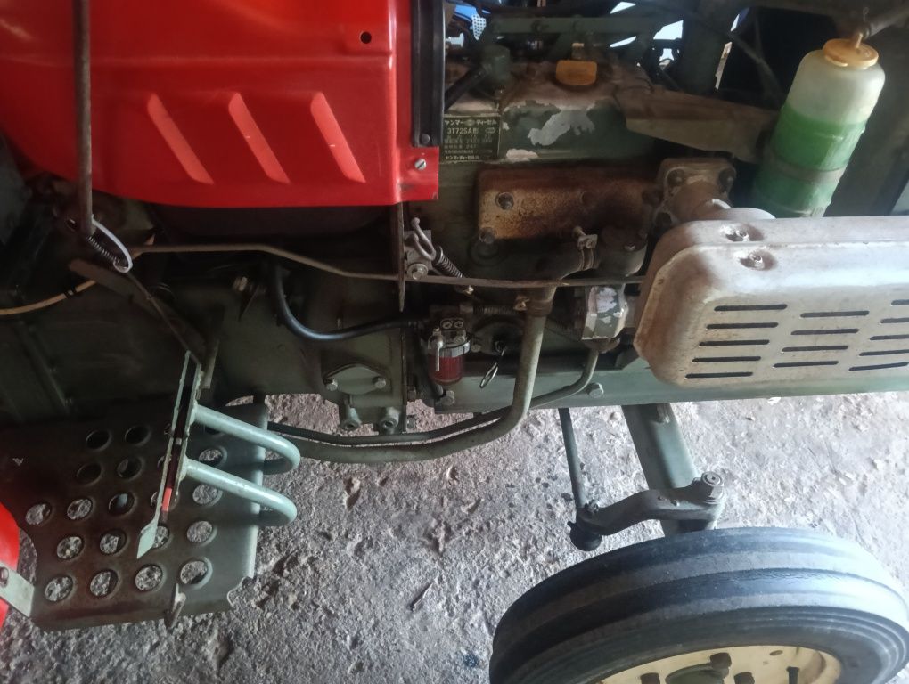 Vendo tractor Yanmar 15 CV tração simples  com fresa